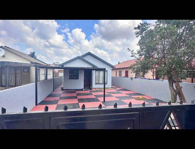 2 BEDROOM HOUSE FOR SALE IN SOSHANGUVE EAST EXT 4